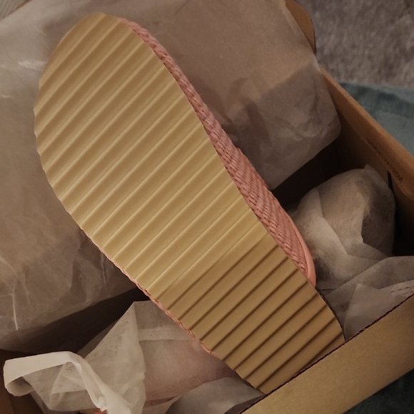 Pink Clogs - Picture 8 of 9